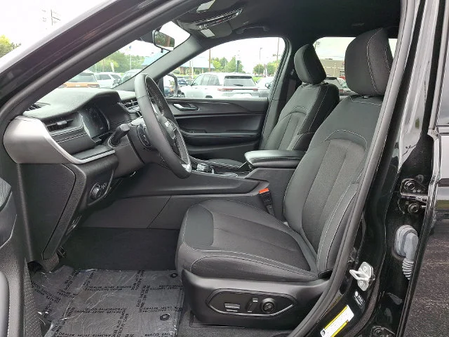 Used 2025 Black Jeep Laredo image 14