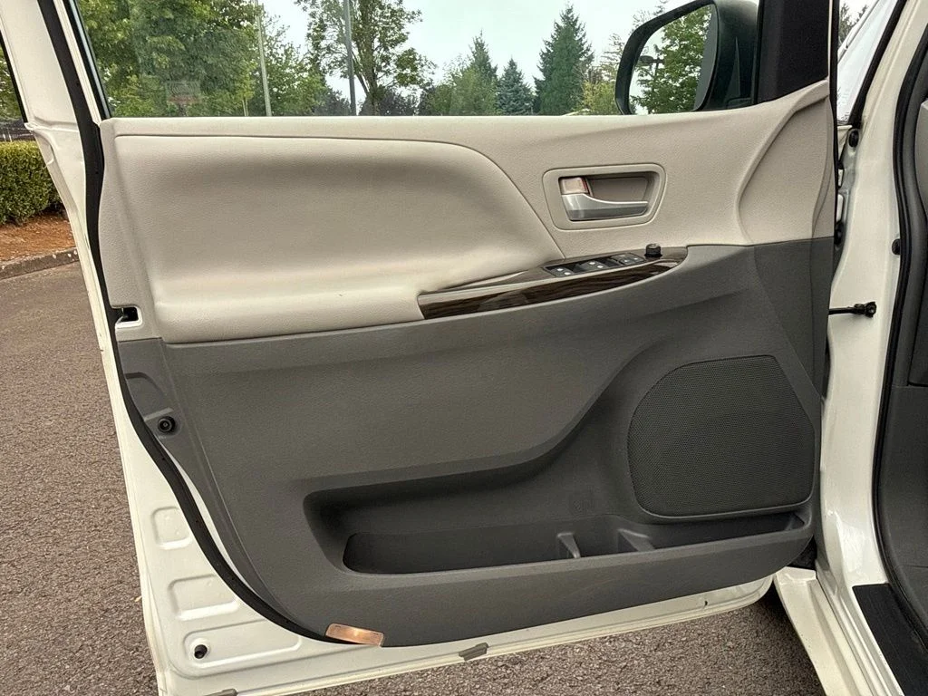 Used 2015 Blizzard Pearl Toyota XLE image 19