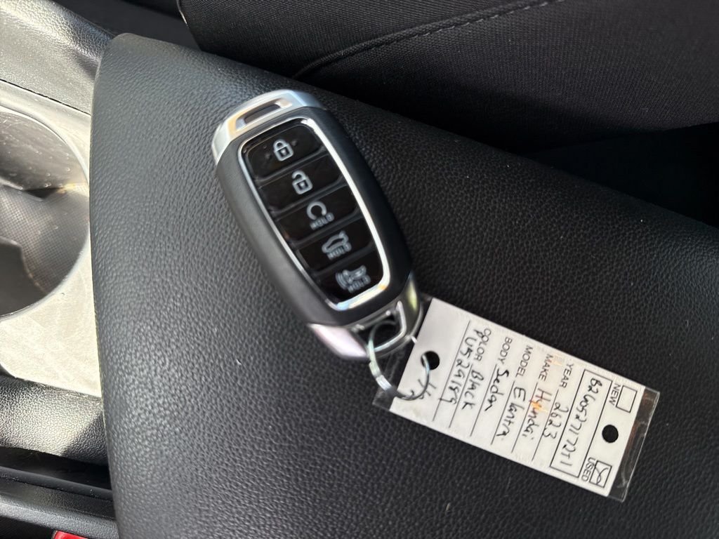 Used 2023 Black Hyundai SEL image 35