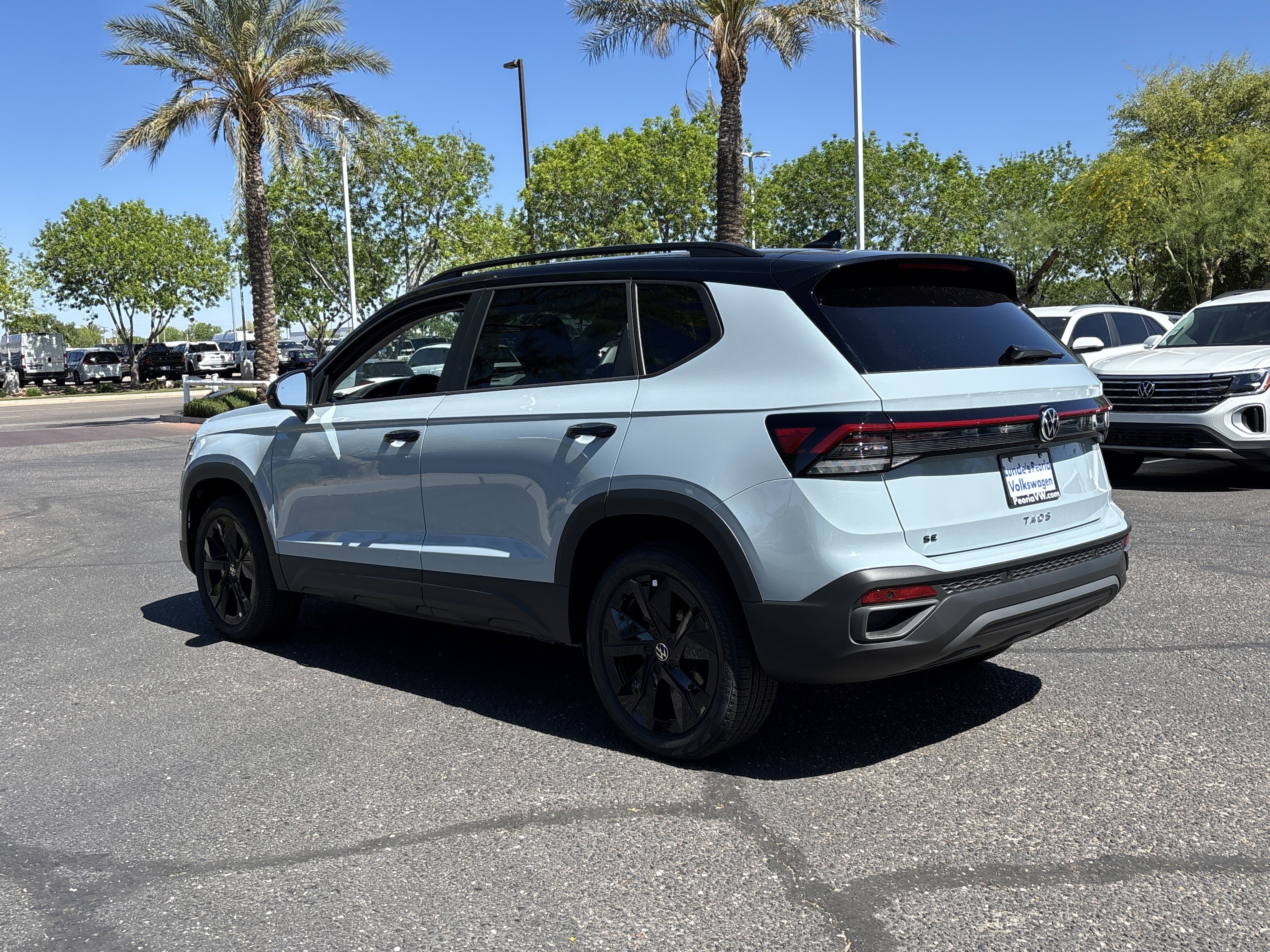 New 2026 Monument Gray w/Dp Blk Rf Volkswagen SE Black image 2