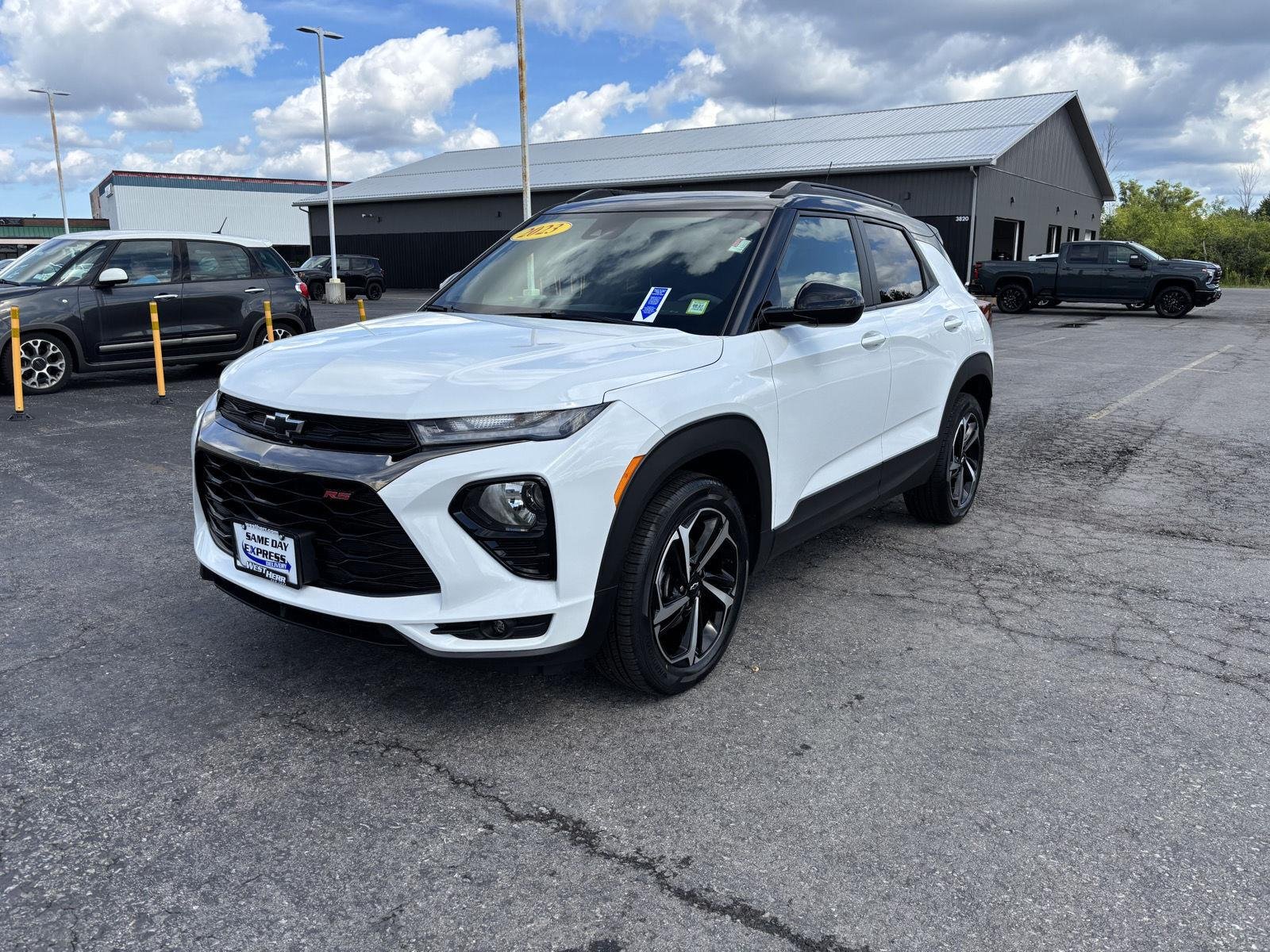 Used 2023 Summit White Chevrolet RS image 3