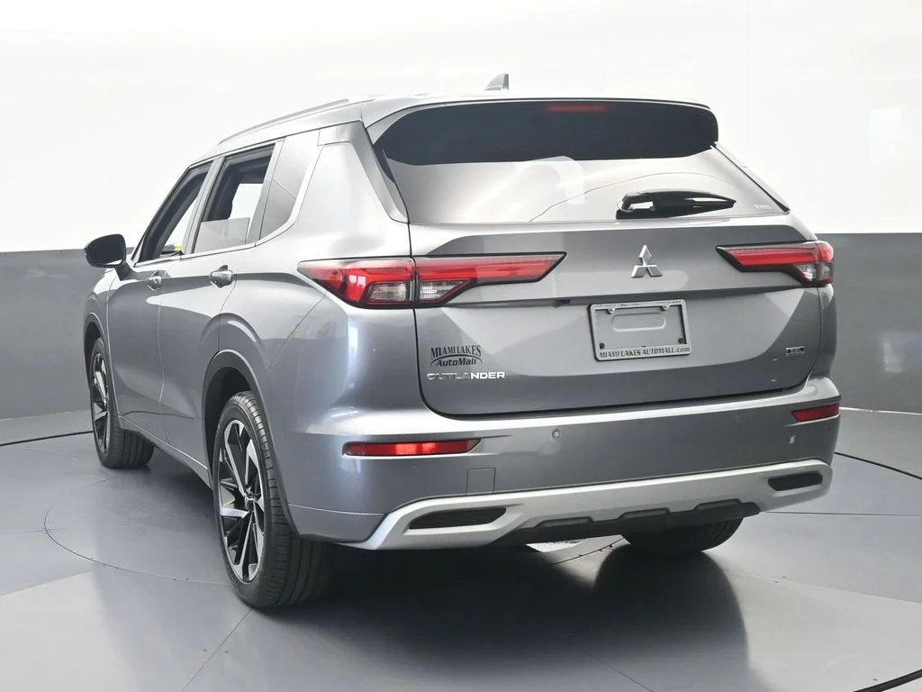 Used 2022 Silver Mitsubishi SEL image 9