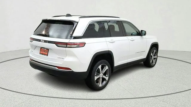 New 2026 Bright White Clear-Coat Exterior Paint Jeep Limited image 9