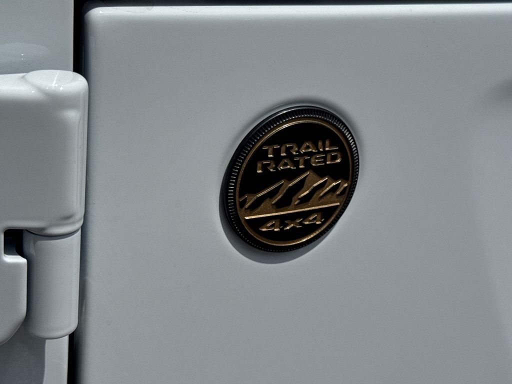 New 2026 Bright White Clear-Coat Exterior Paint Jeep 85th Anniversary Edition image 9