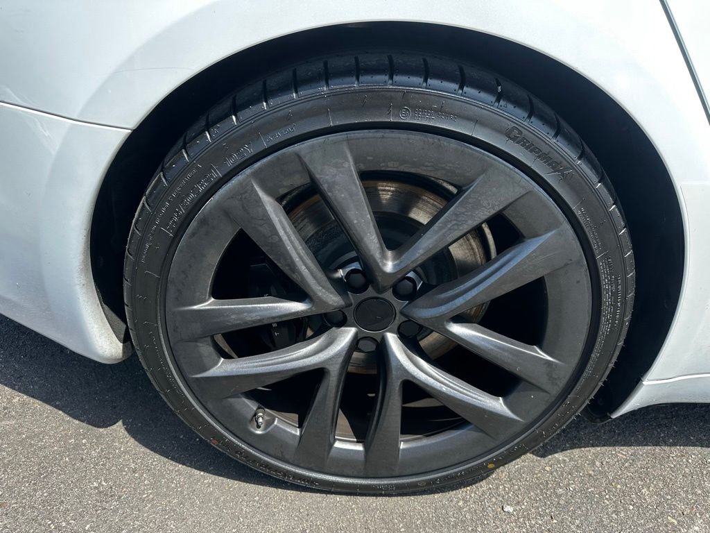 Used 2021 White Tesla Plaid image 13
