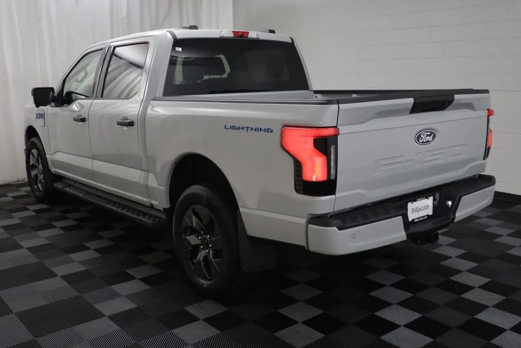 Used 2024 Avalanche Ford XLT image 16