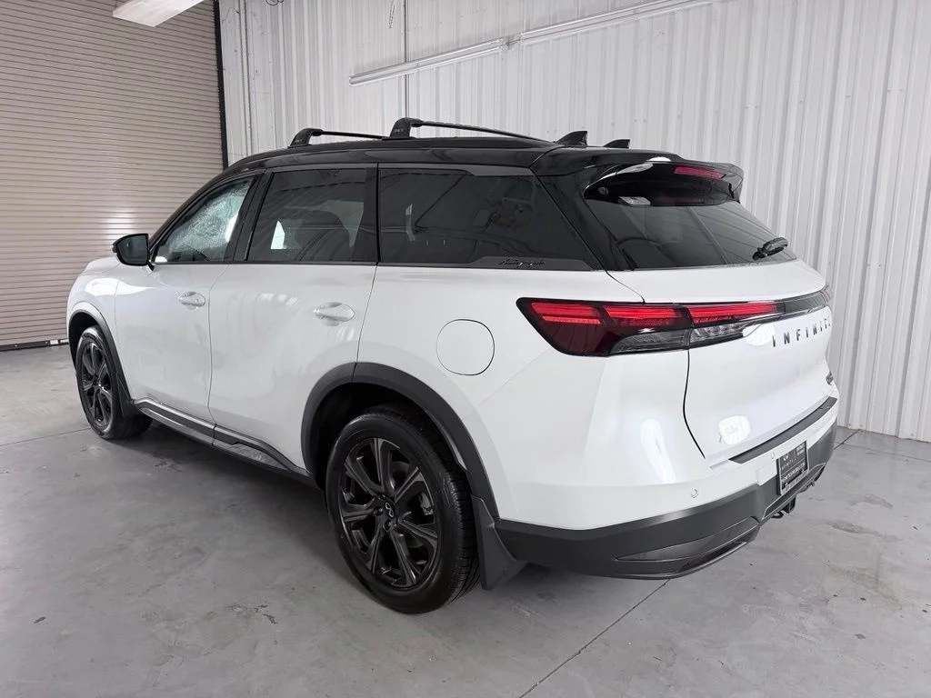 New 2027 2T RAD WHT INFINITI Autograph AWD image 5