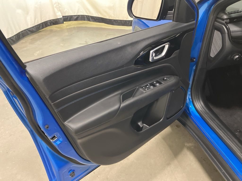 New 2026 Hydro Blue Pearl-Coat Exterior Paint Jeep Limited Altitude image 8