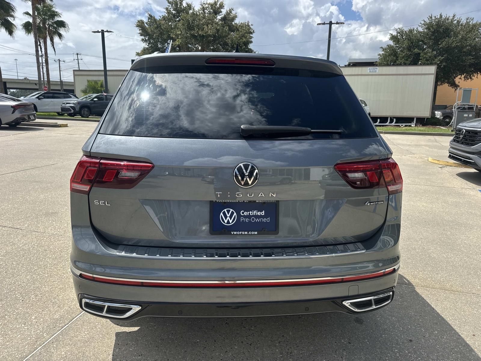 Used 2023 Gray Volkswagen 2.0T SEL R-Line image 6