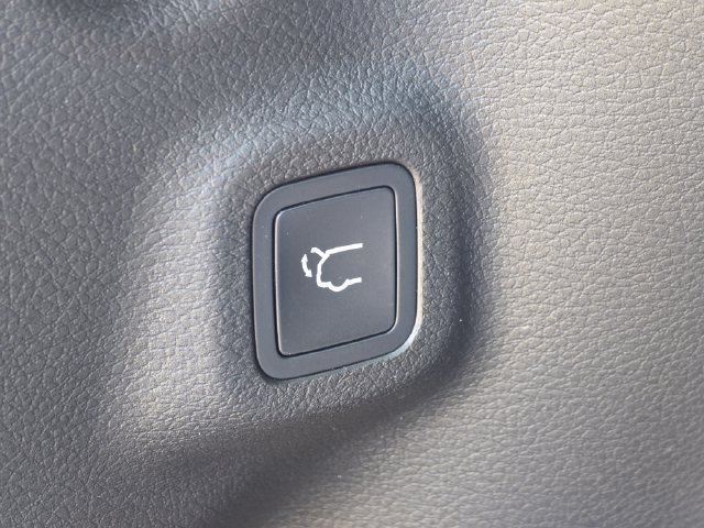 New 2026 Fathom Blue Pearl-Coat Exterior Paint Jeep Latitude image 18