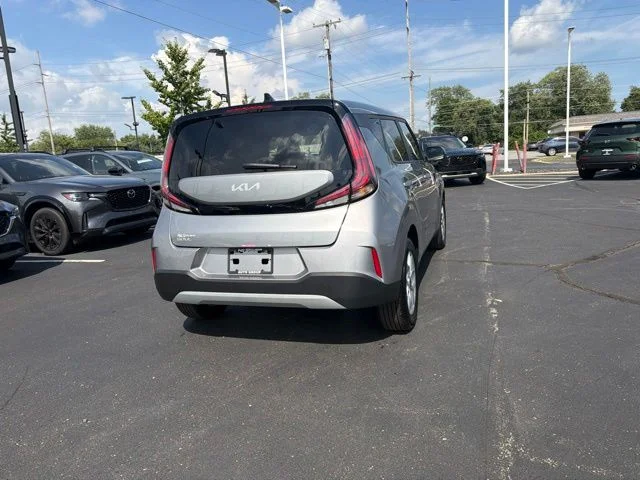 Used 2025  Kia LX image 11