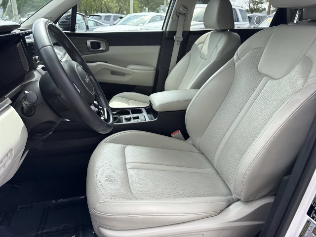 2022 Kia Sorento EX - Photo 11