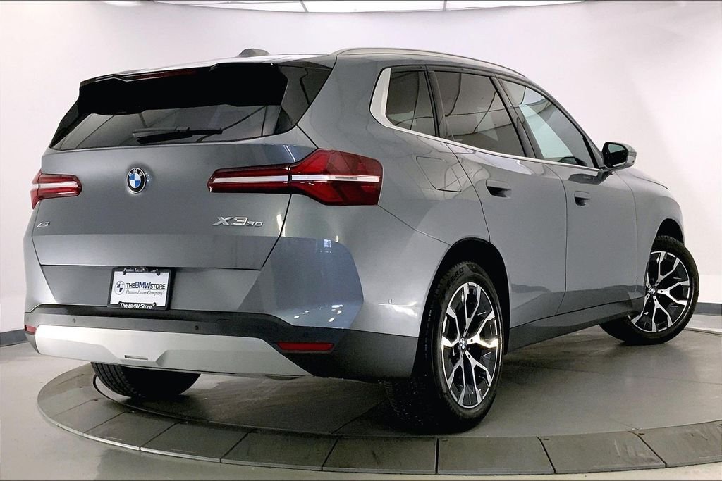 Used 2025 Skyscraper Grey Metallic BMW  image 12