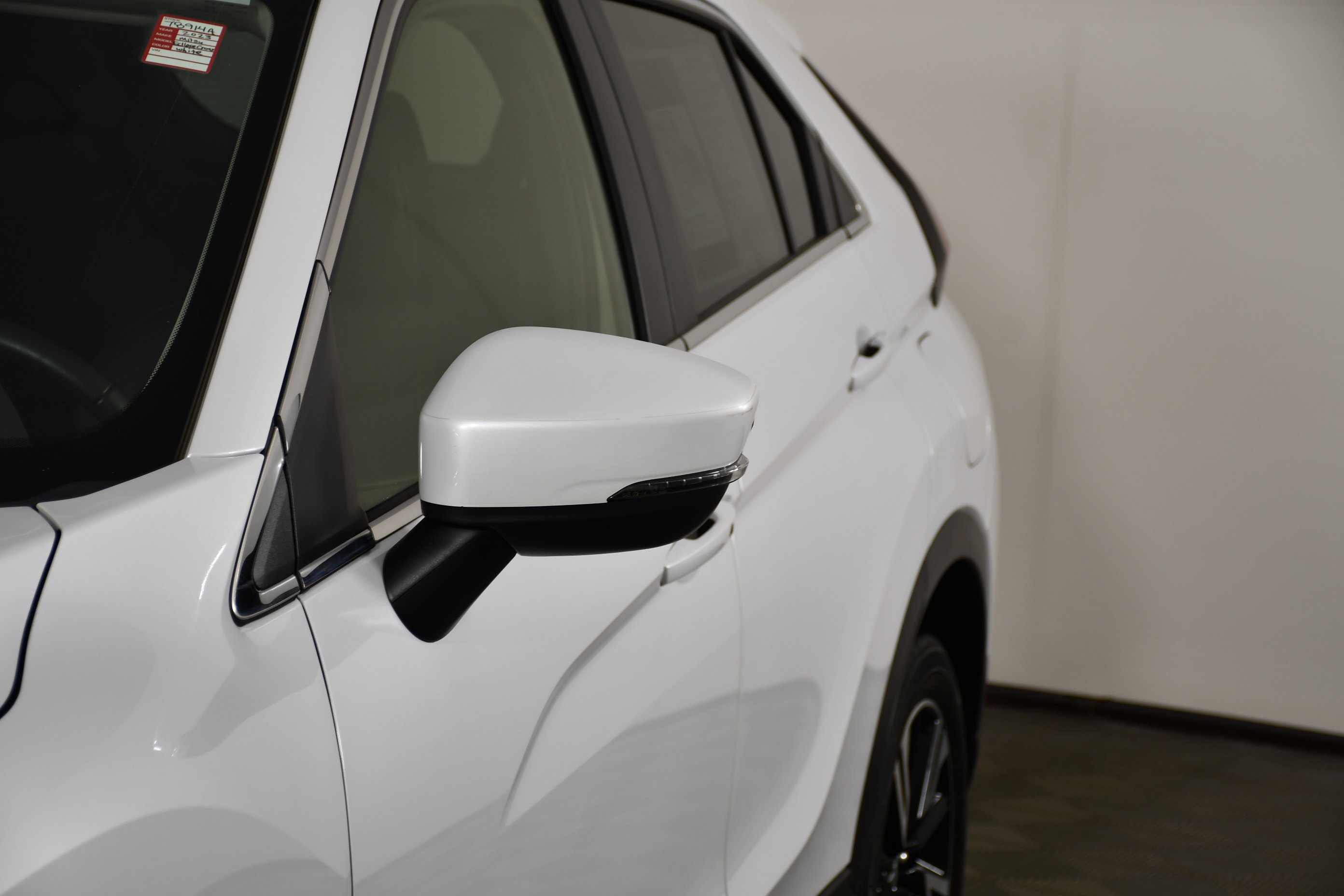 Used 2023 White Diamond Mitsubishi SE image 13
