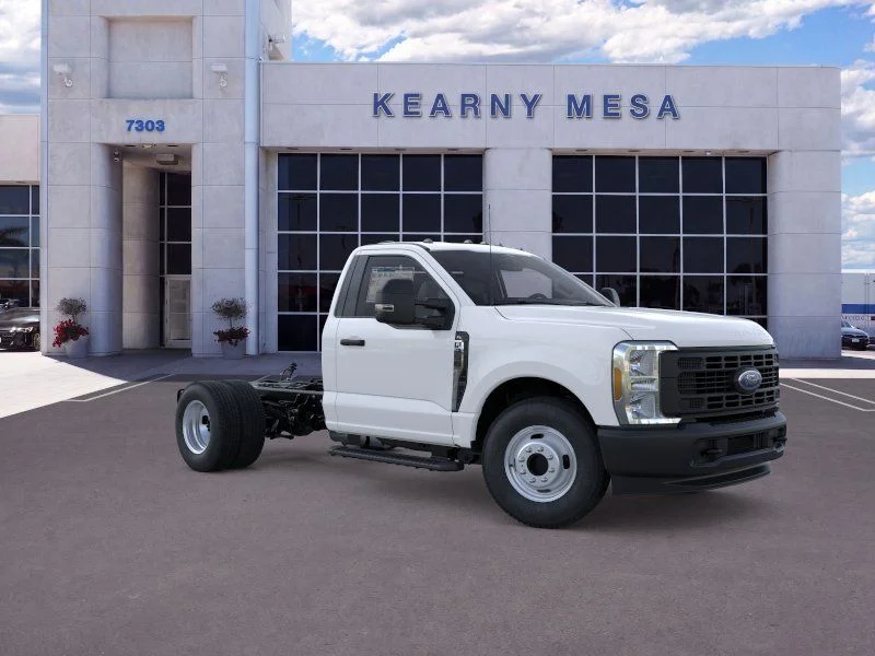 2025 Ford F-350 Super Duty Chassis Cab XL - Photo 7