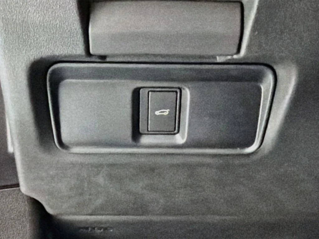 New 2026 Fuji White Land Rover Hoxton Edition image 10
