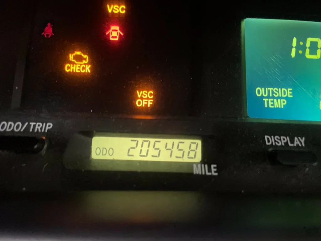 Used 2002 White Toyota XL image 13