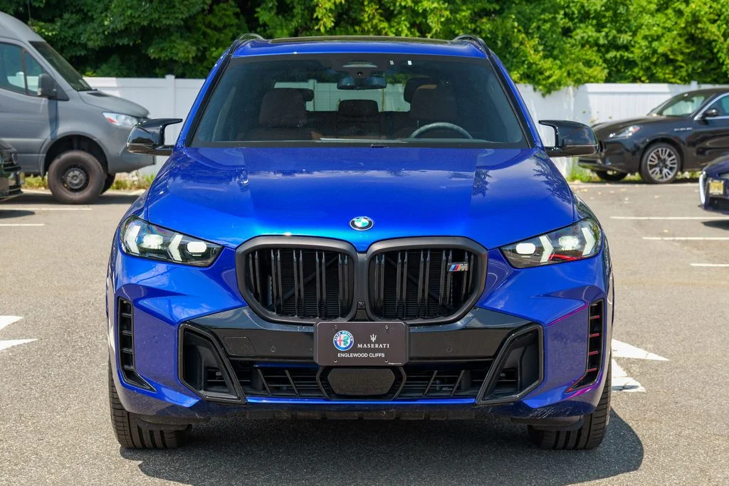 Used 2025 Marina Bay Blue Metallic BMW M60i image 2