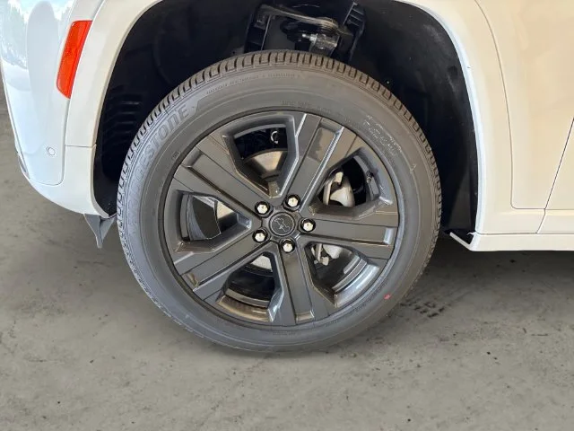 New 2027 White Jeep Limited Reserve image 15
