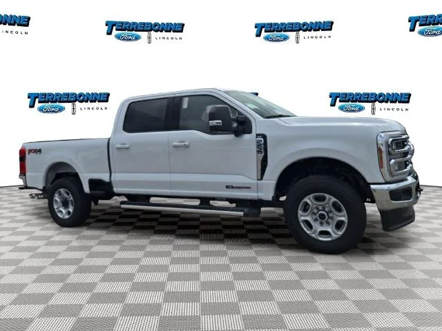 New 2026 Oxford White Ford F-250® XLT image 3