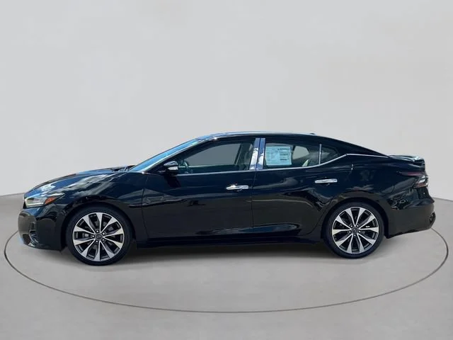 Used 2023 Black Nissan Platinum image 2