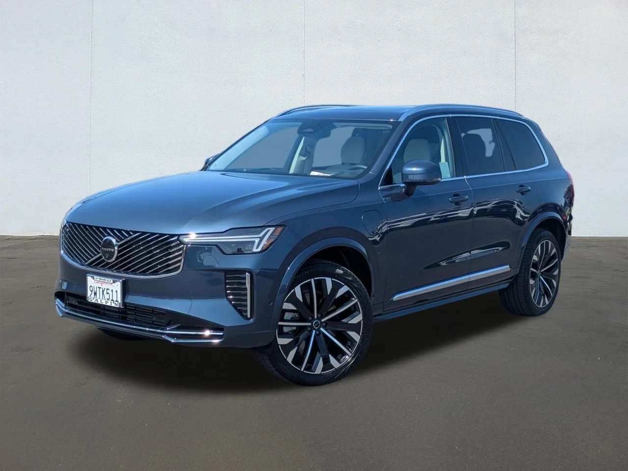 2026 Volvo XC90 T8 Recharge Ultra Bright 4WD's photo