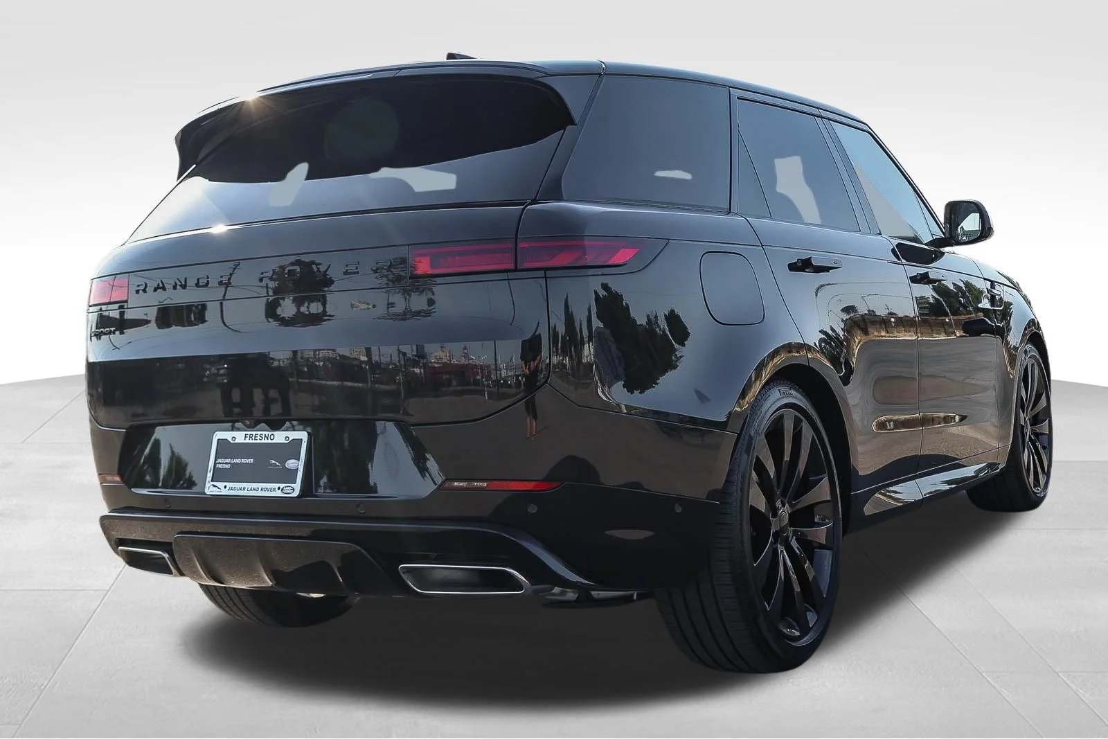 New 2026 Santorini Black Land Rover Dynamic SE image 5