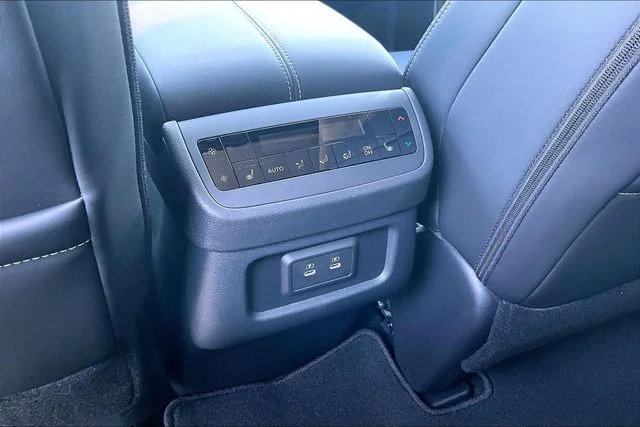 New 2026 Nissan Pathfinder SL 4D Sport Utility