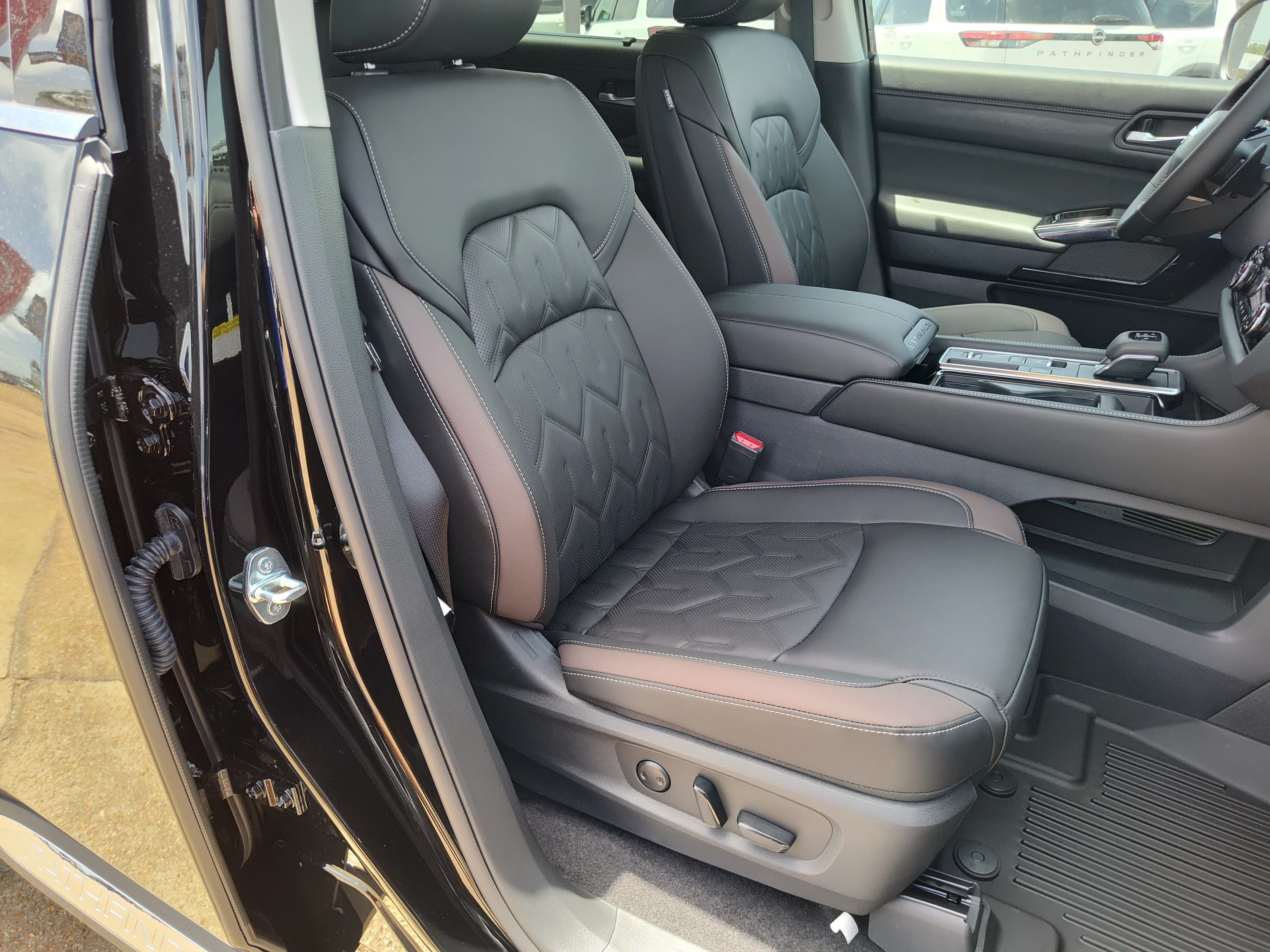 New 2026 Super Black Nissan Platinum image 13