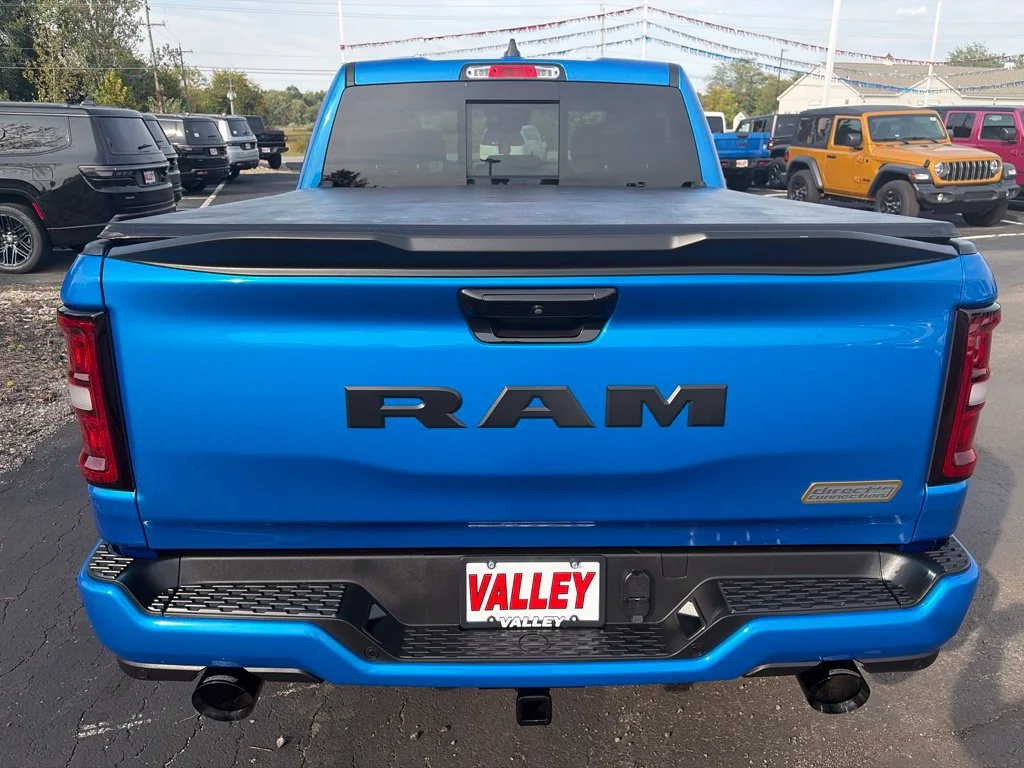 New 2026 Hydro Blue Pearl-Coat Exterior Paint RAM Big Horn/Lone Star image 7