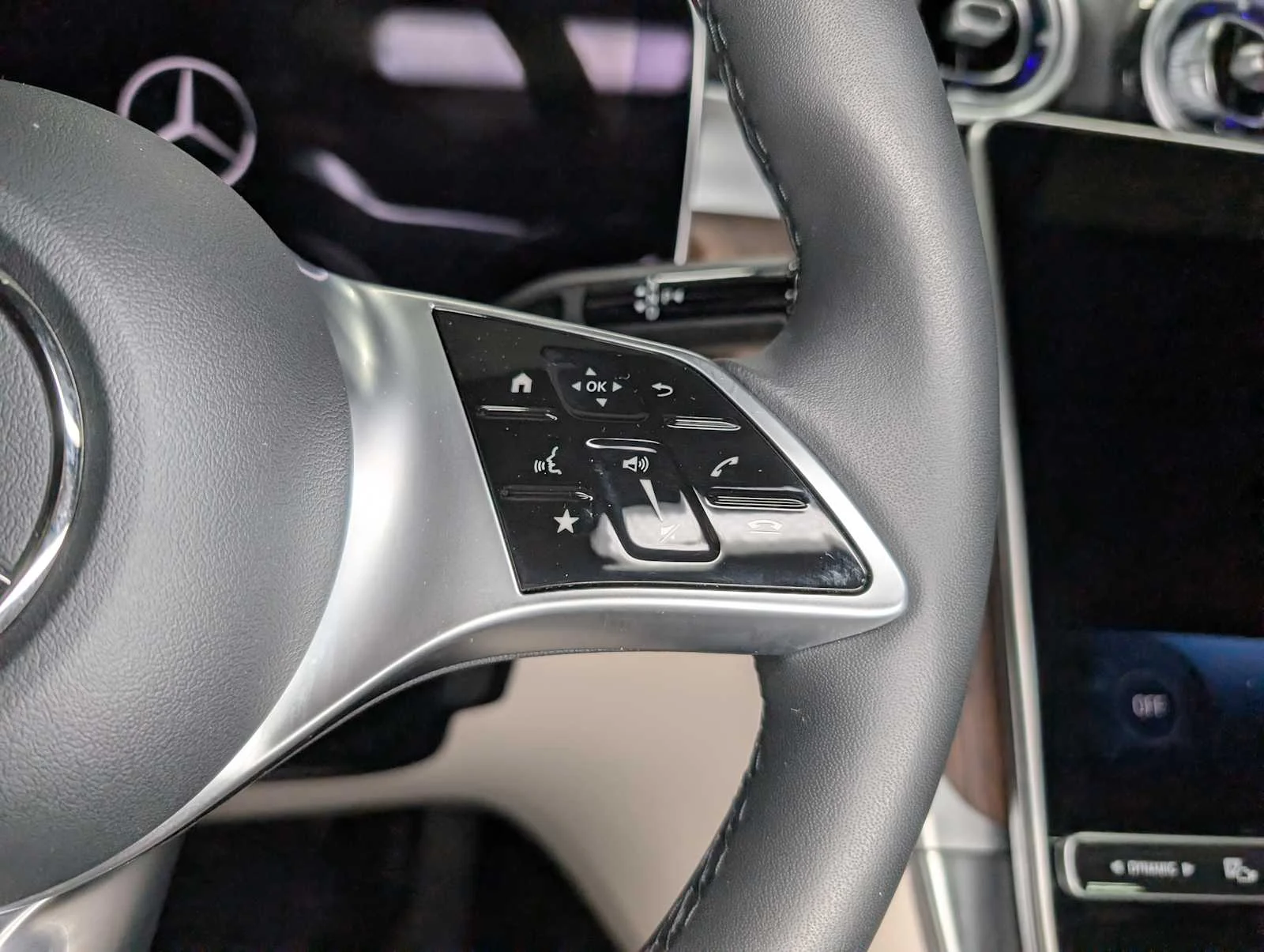 Certified Used 2026 Polar White Mercedes-Benz GLC 300 image 29