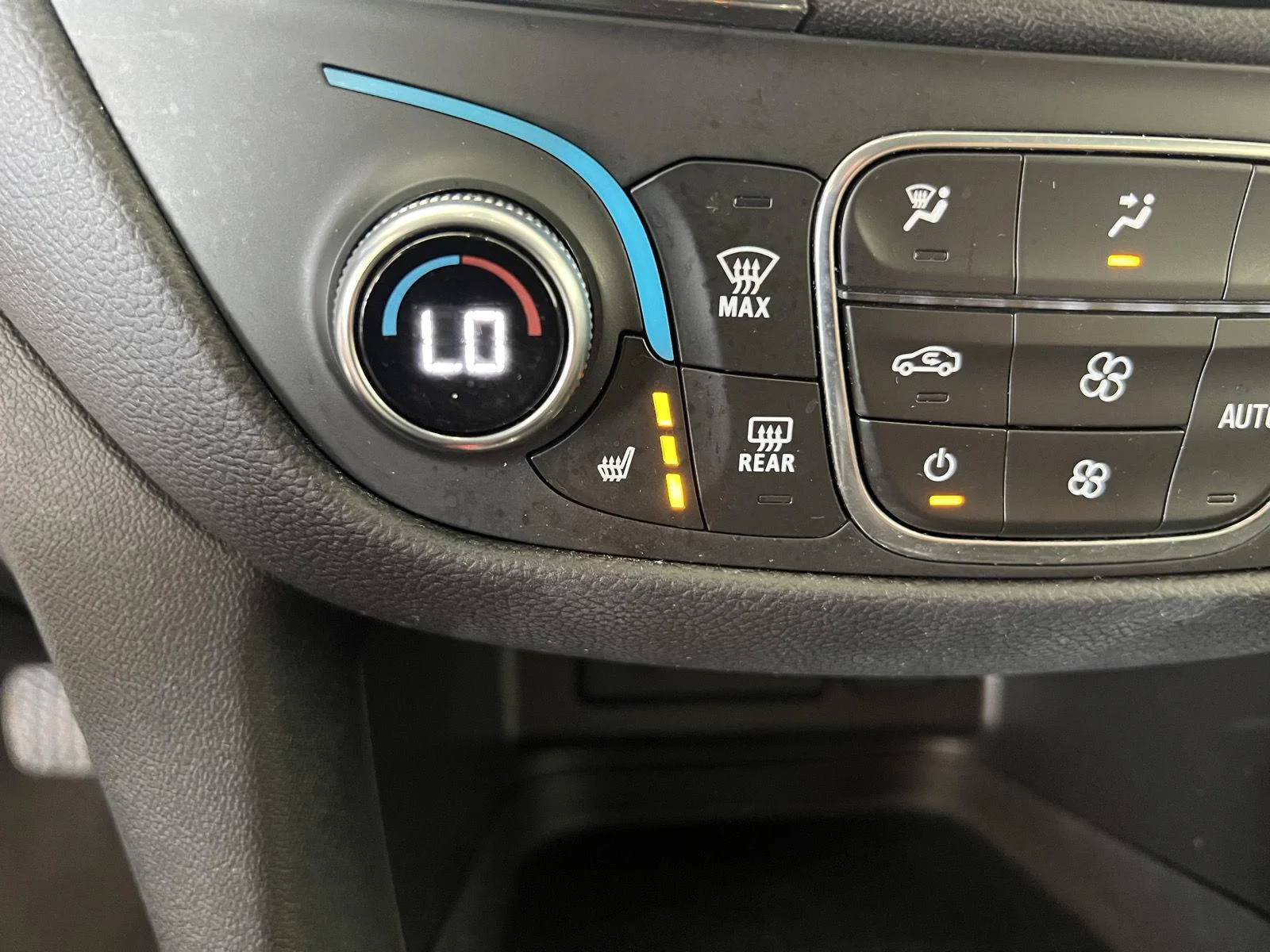 Used 2024 Summit White Chevrolet LT image 17