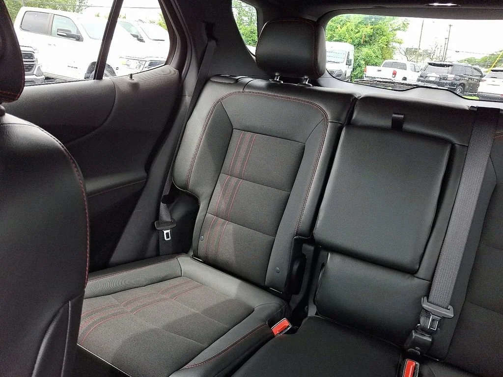 Used 2022 Summit White Chevrolet RS image 19