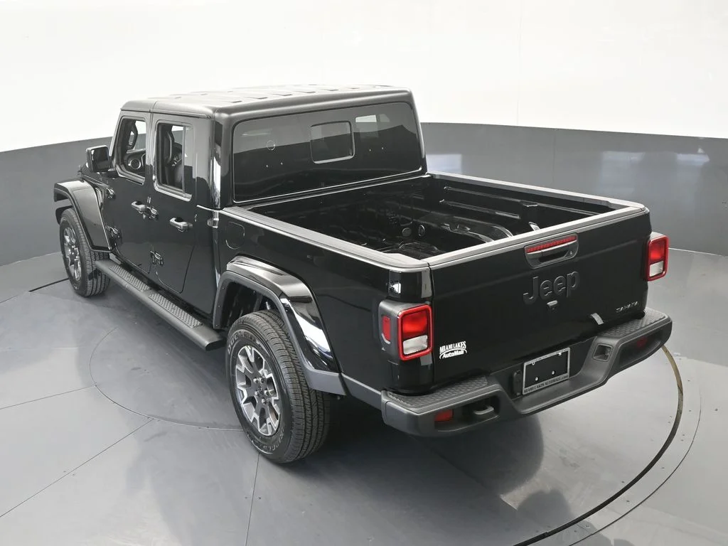 New 2026 Black Clear-Coat Exterior Paint Jeep Sahara image 44