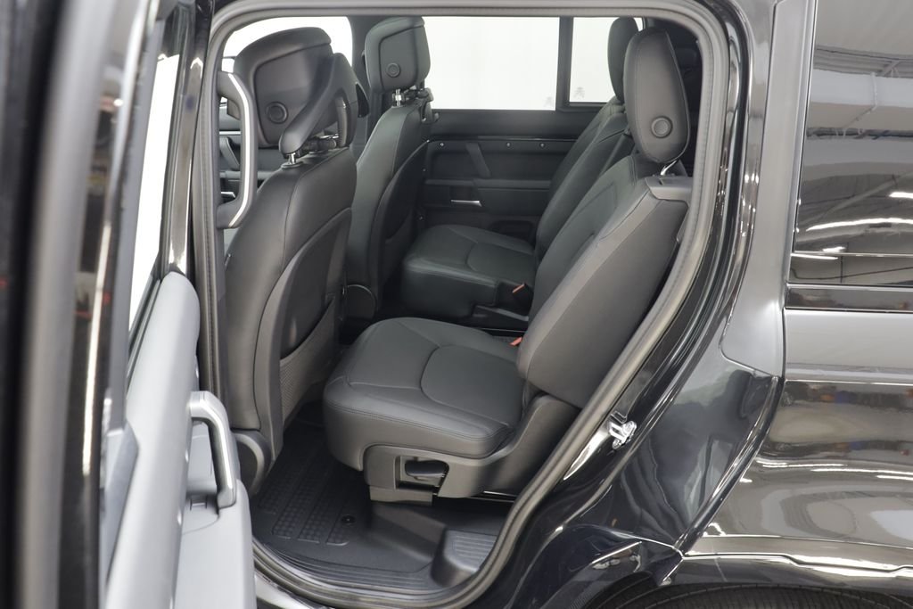 New 2026 Santorini Black LAND ROVER X-Dynamic SE image 16