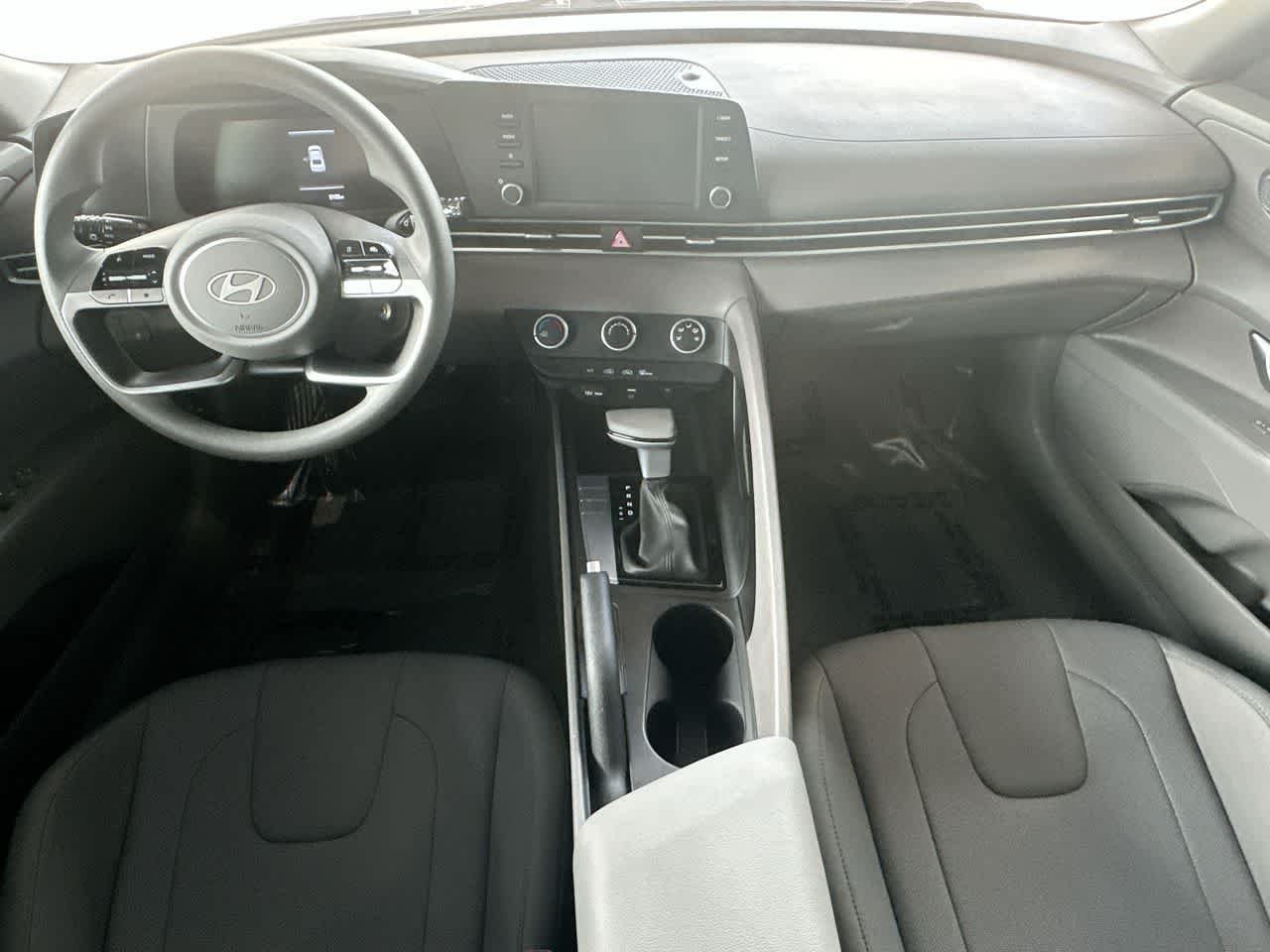 2025 Hyundai Elantra SE - Photo 24