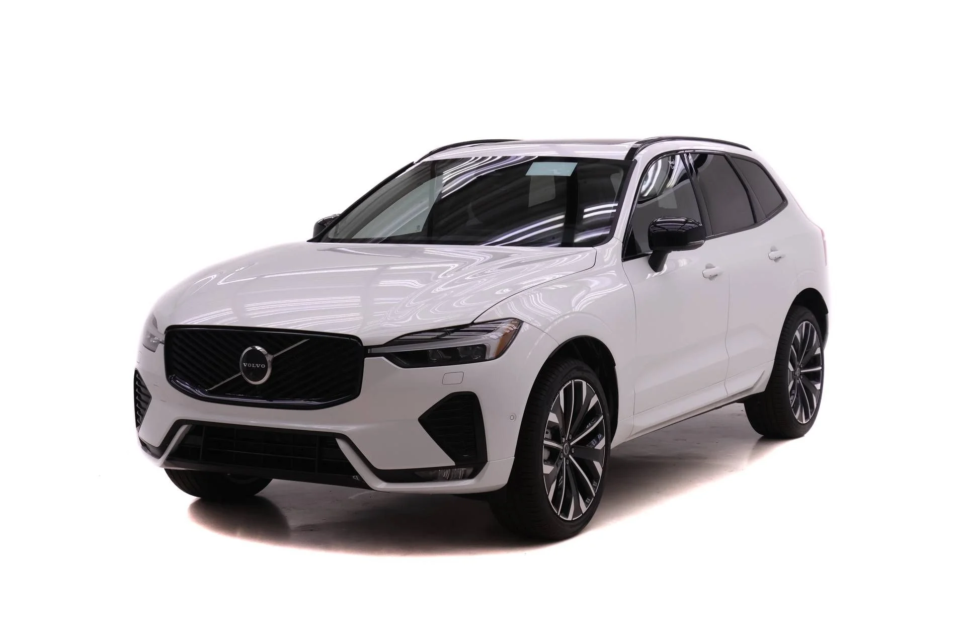 2026 Volvo XC60 B5 Ultra Dark AWD's photo