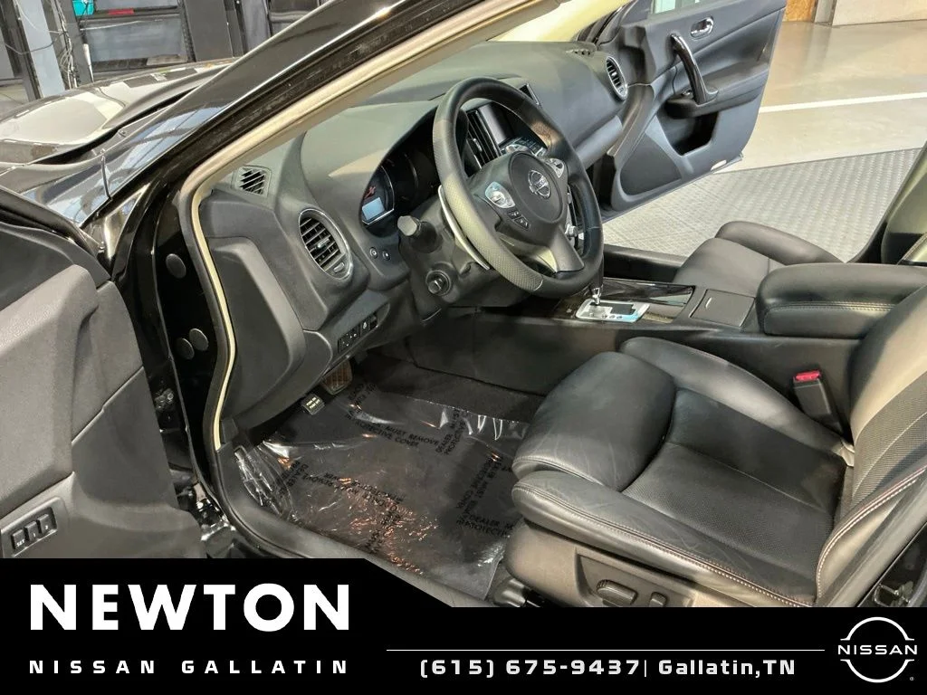 Used 2014 Super Black Nissan 3.5 SV image 6