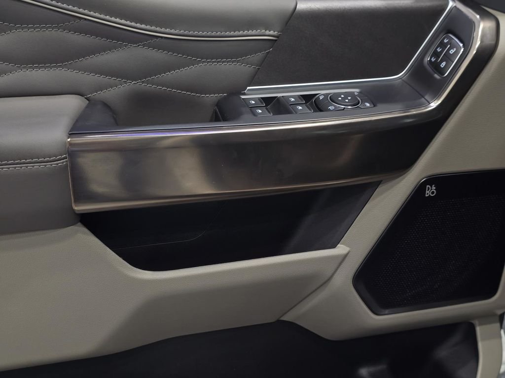 New 2026 Star White Metallic Tri-Coat Ford Platinum® image 17