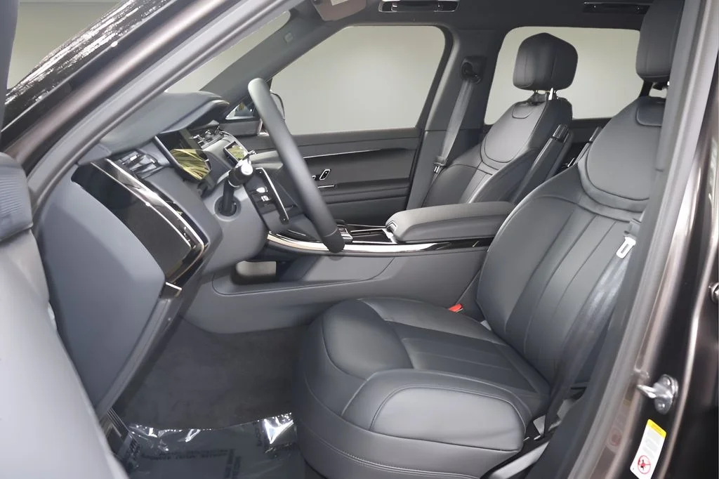 New 2026 Charente Grey Land Rover Dynamic SE image 11