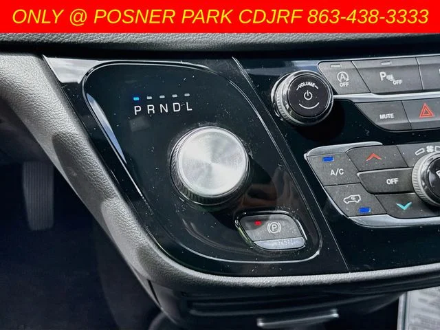 New 2027 Hydro Blue Pearl-Coat Exterior Paint Chrysler Select image 16