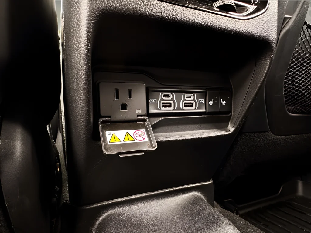 Used 2023 White Jeep Limited image 18