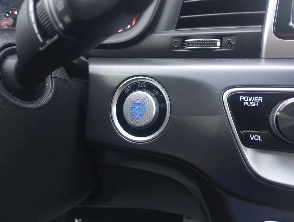 Used 2018 Blue Hyundai Limited image 13
