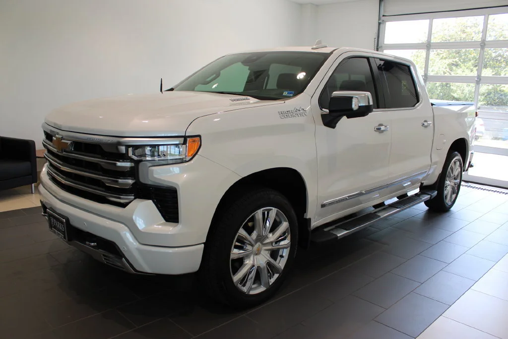 Used 2024 Iridescent Pearl Tricoat Chevrolet High Country image 13