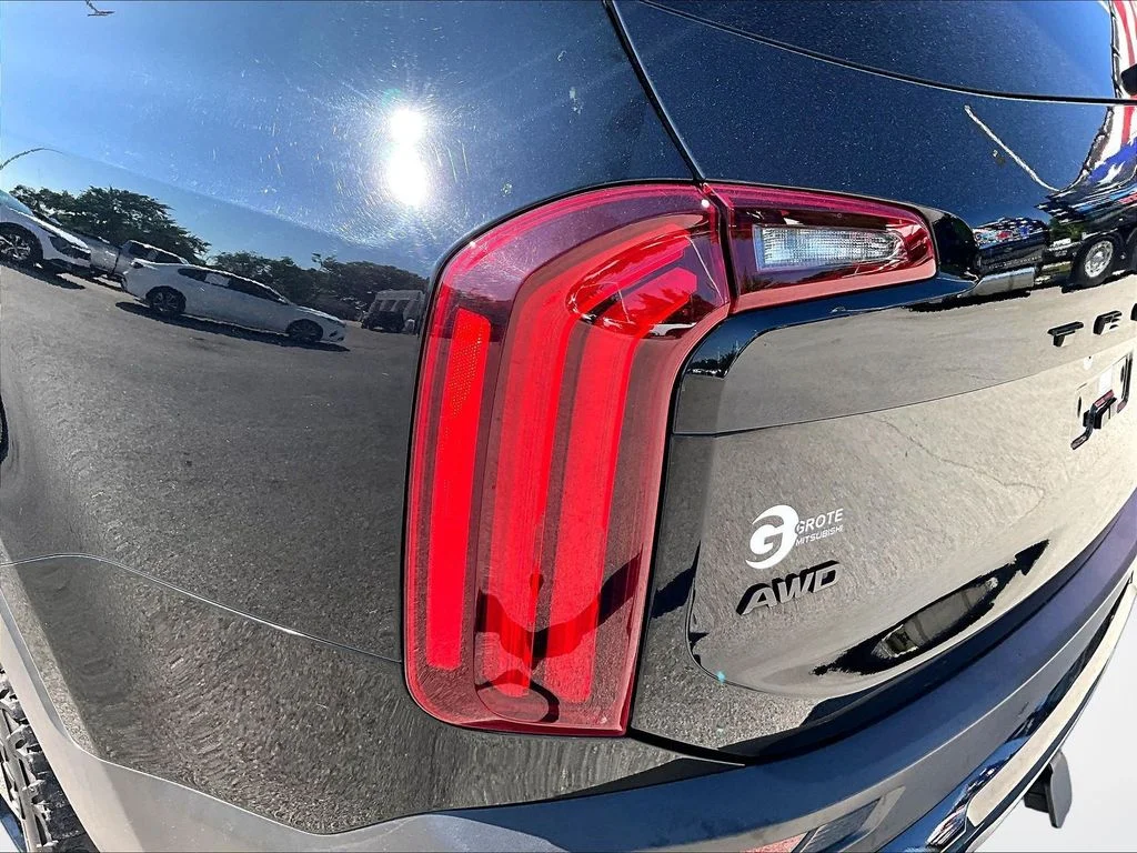 Used 2022 Black Kia SX image 32