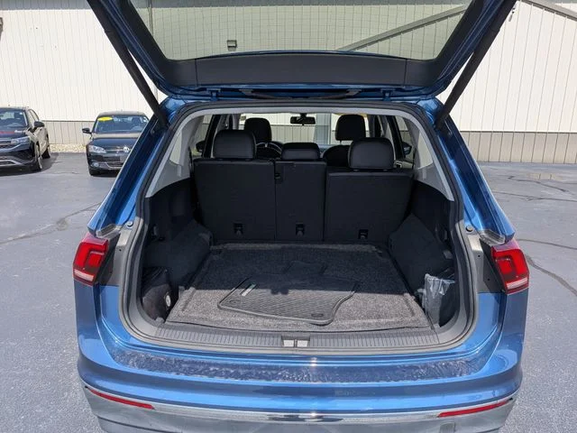 Used 2018 Blue Volkswagen 2.0T SEL image 22