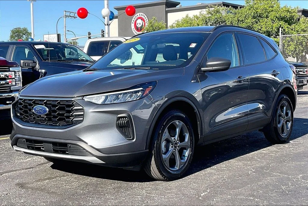 Used 2025 Gray Ford ST-Line image 11