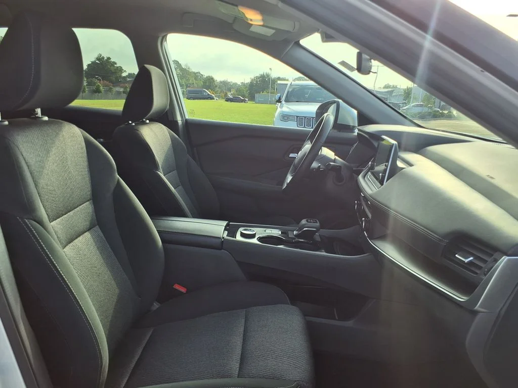Used 2025 Silver Nissan SV image 23