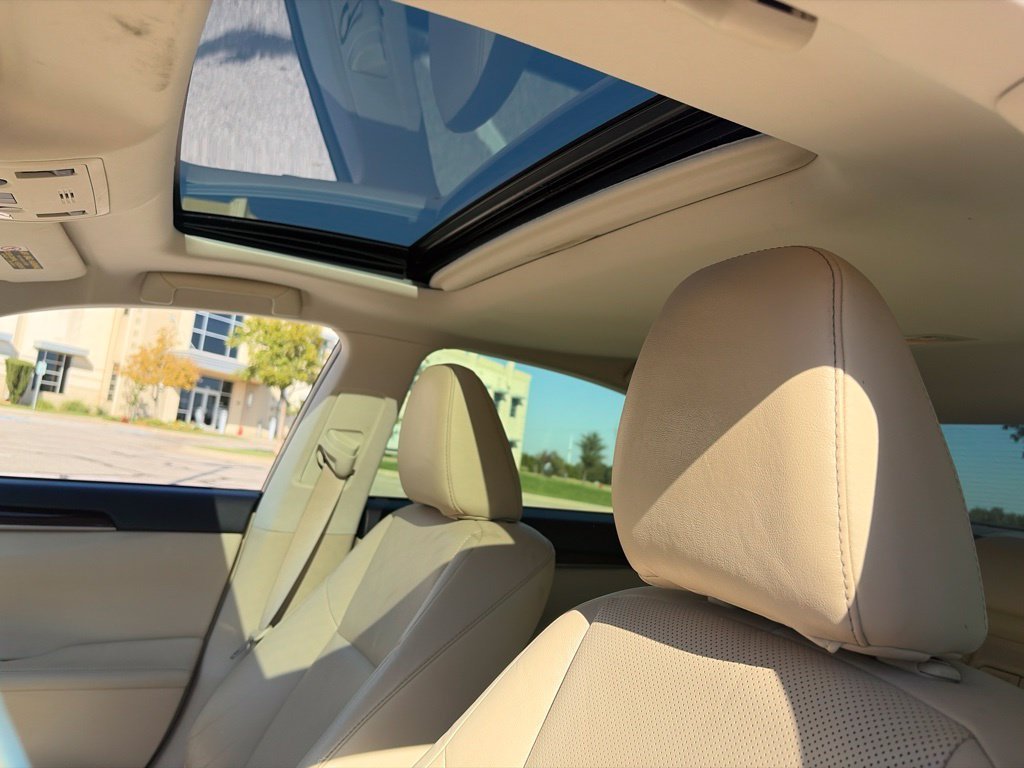 Used 2013  Lexus 350 image 40