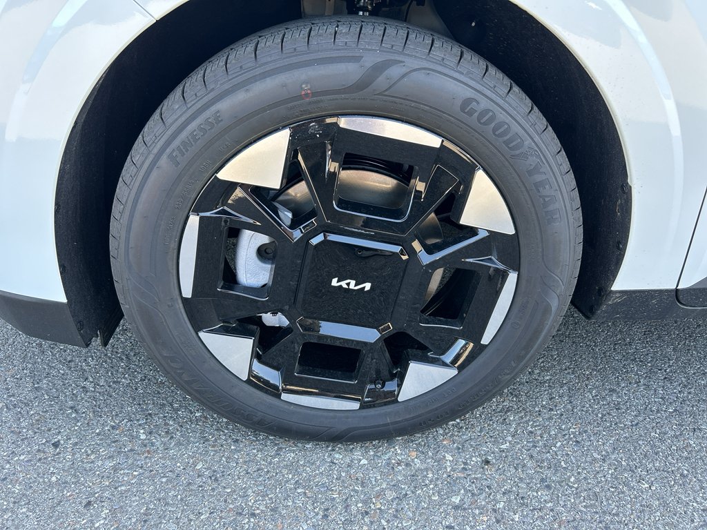 New 2026 Snow White Pearl Kia EX image 8